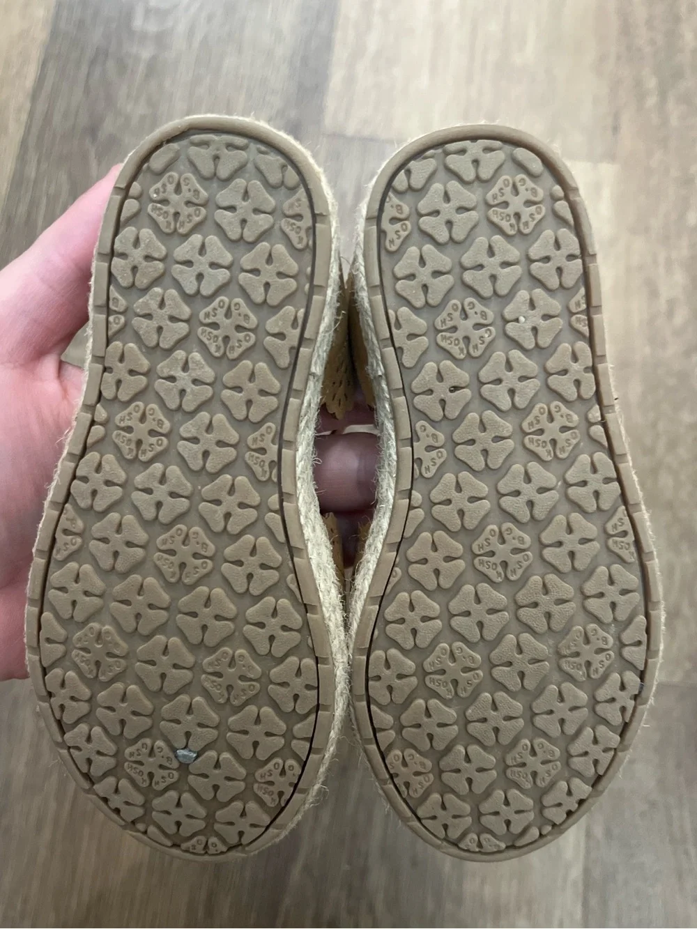 OshKosh Bgosh cute tan